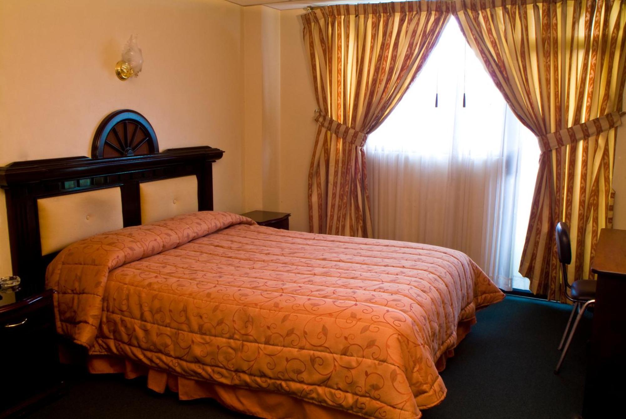 Hotel Podocarpus โลจา ภายนอก รูปภาพ