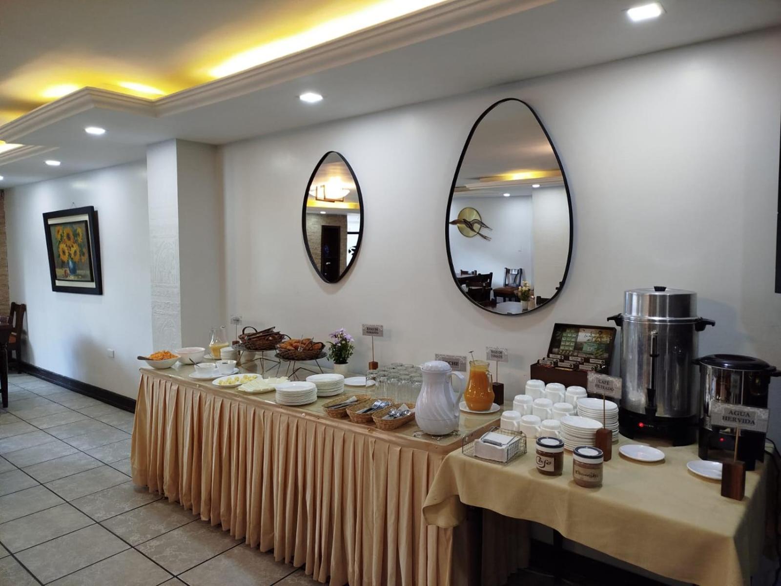 Hotel Podocarpus โลจา ภายนอก รูปภาพ