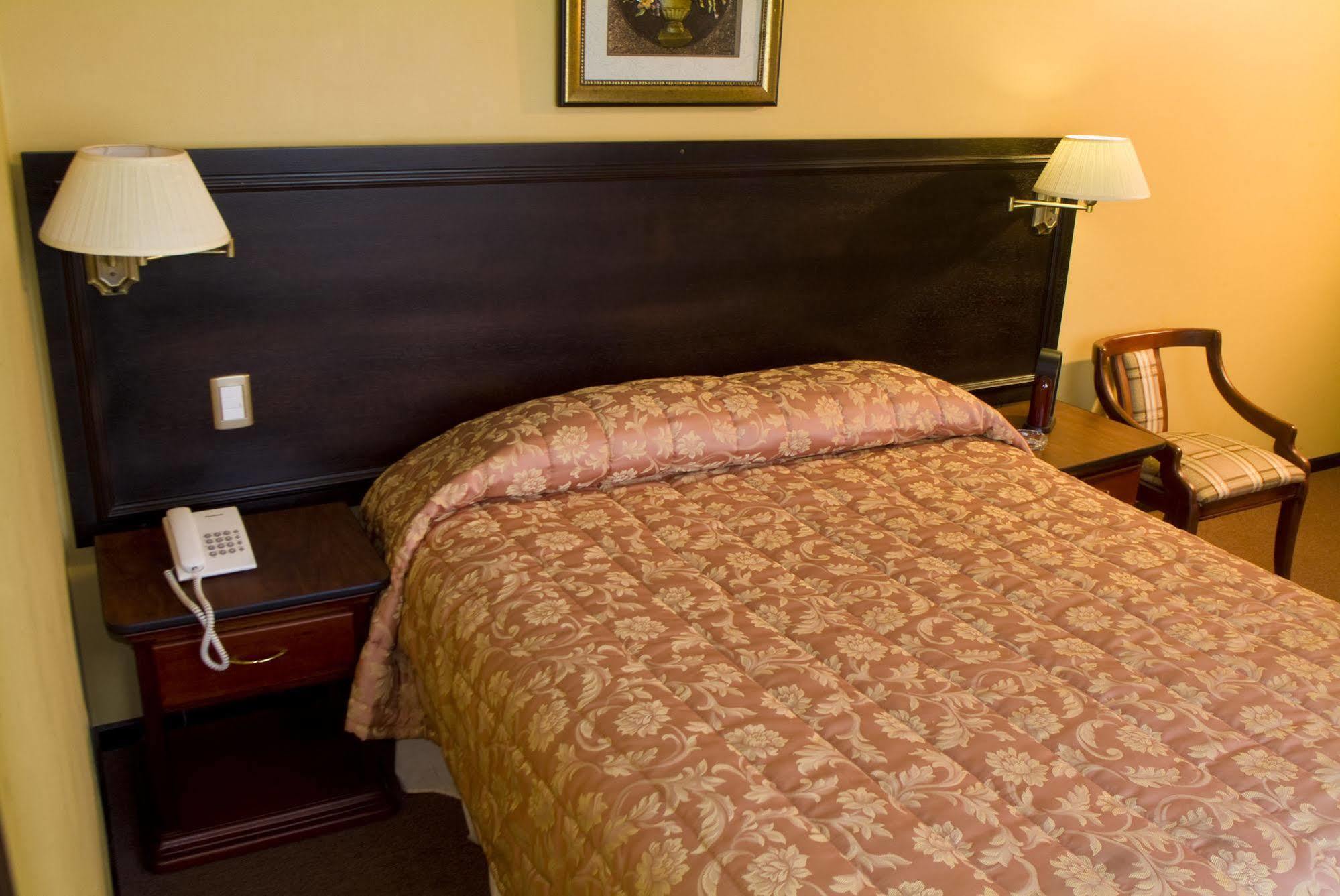 Hotel Podocarpus โลจา ภายนอก รูปภาพ